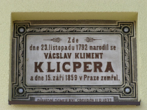 Pamětní deska Václava Klimenta Klicpery na místě rodného domku v Chlumci nad Cidlinou
