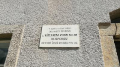 Pamětní deska Václava Klimenta Klicpery v Chlumci nad Cidlinou