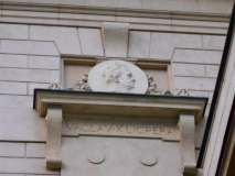 Medailon Václava Klimenta Klicpery v Plzni