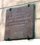 Pamětní deska Elišky Krásnohorské v Praze v Pštrossově ulici