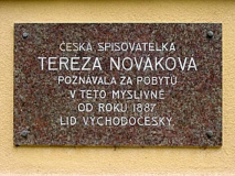 Pamětní deska Terézy Novákové v Budislavi u Litomyšle  
