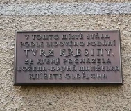 Křesinova tvrz – pamětní deska v Peruci