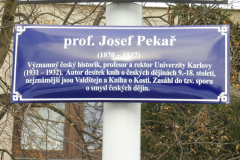 Pamětní deska Josefa Pekaře v Praze 8