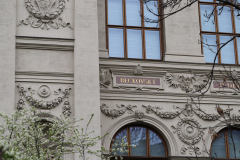 Jméno Jana Františka Beckovského na fasádě Národního muzea