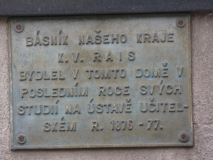 Pamětní deska K. V. Raise na jeho pobyt během studií na Učitelském ústavu v Jičíně 1876–77